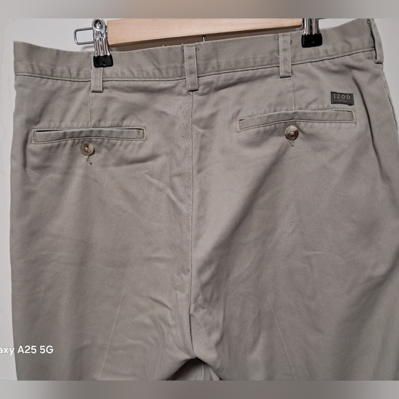 34x29 Izod Chinos 34X29 - Picture 6 of 7